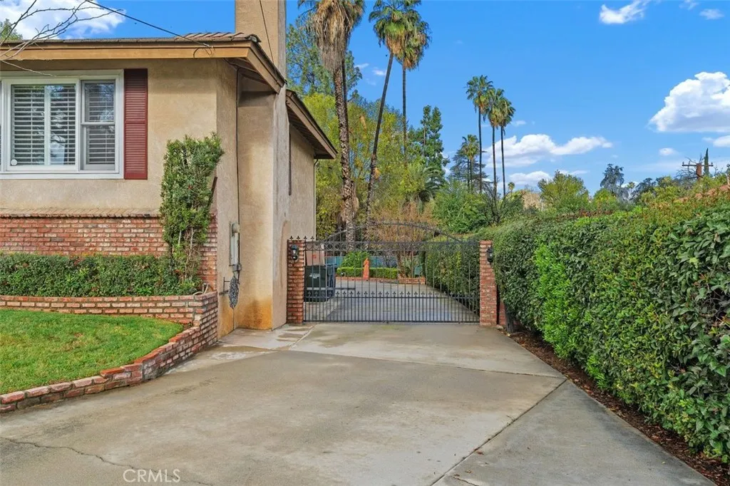 1370 Oak Street, Redlands, California 92373 home-pic-5