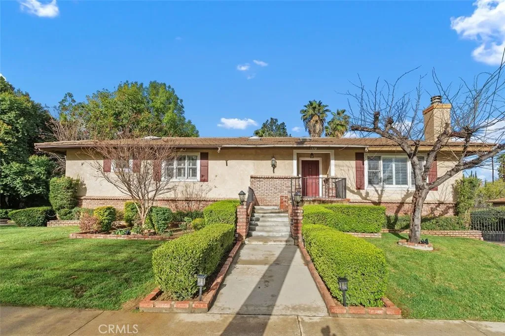 1370 Oak Street, Redlands, California 92373 home-pic-1