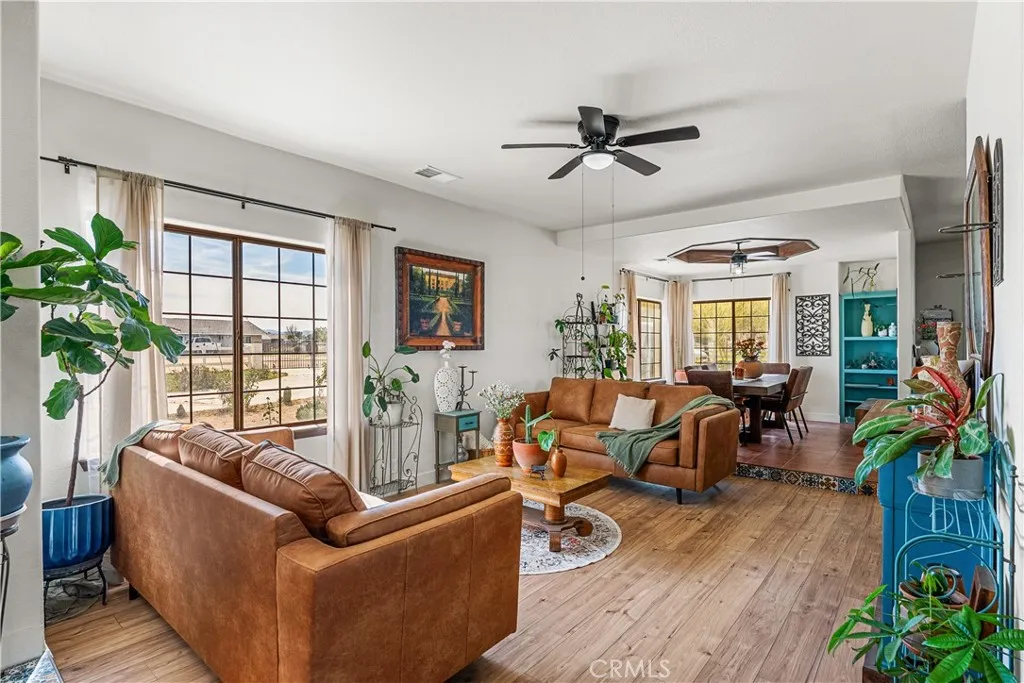8549 W Avenue D2, Lancaster, California 93536 home-pic-6