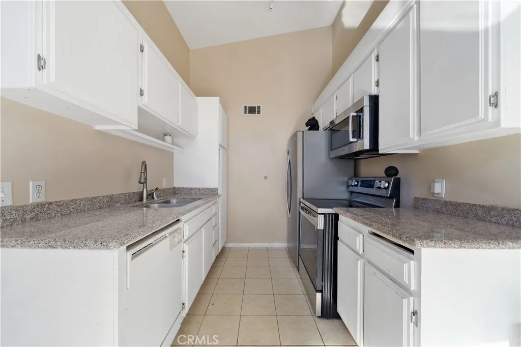1150 S Meadow 6, Colton, California 92324 home-pic-9