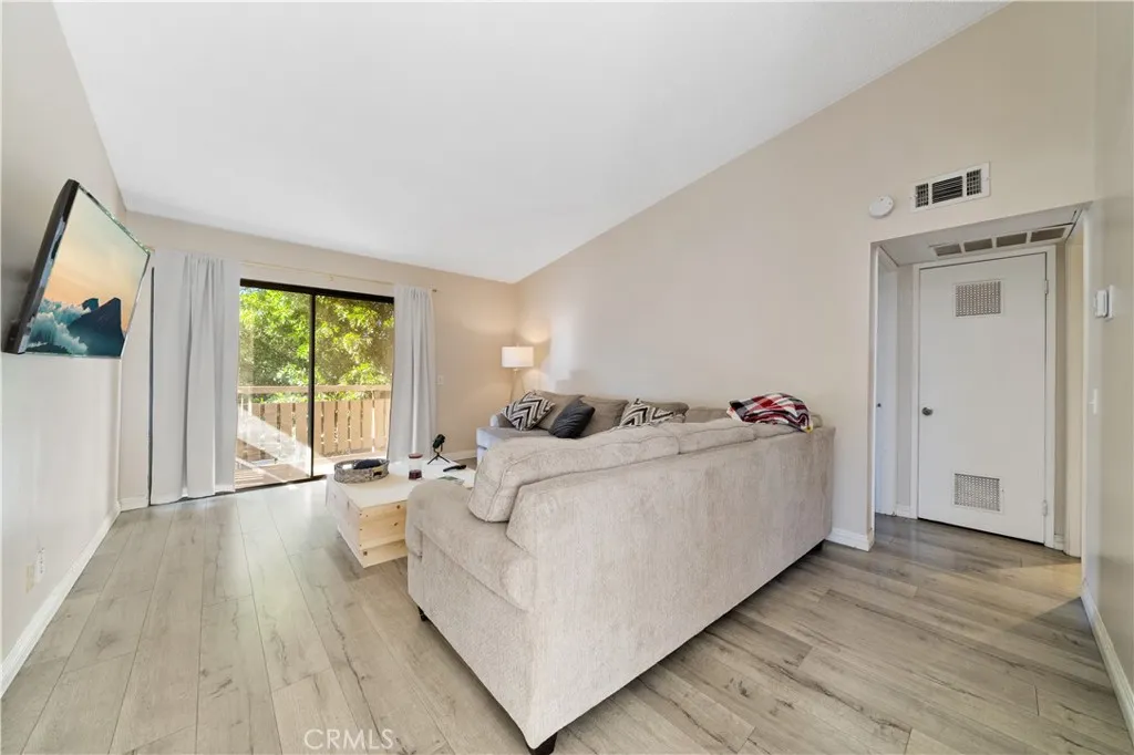 1150 S Meadow 6, Colton, California 92324 home-pic-4