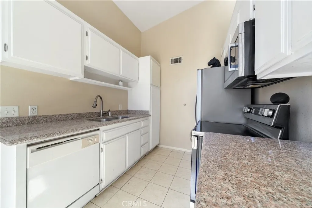 1150 S Meadow 6, Colton, California 92324 home-pic-10