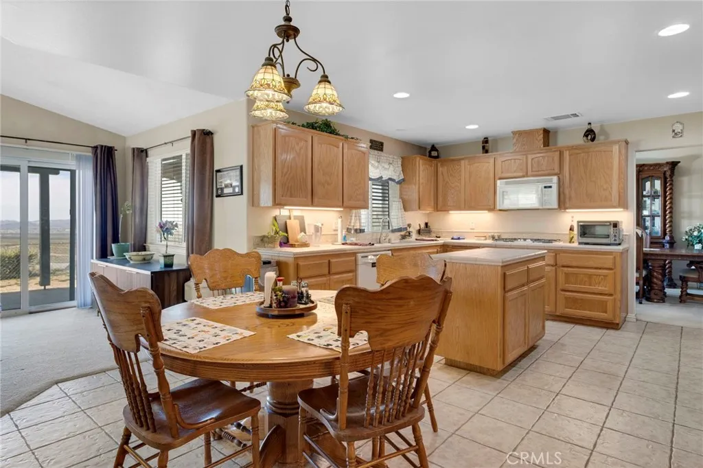 25850 Mountain View, Apple Valley, California 92308 home-pic-15