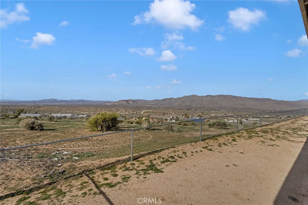 25850 Mountain View, Apple Valley, California 92308 home-pic-37