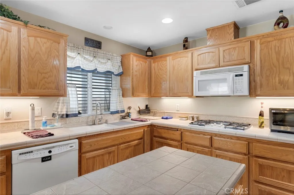 25850 Mountain View, Apple Valley, California 92308 home-pic-16