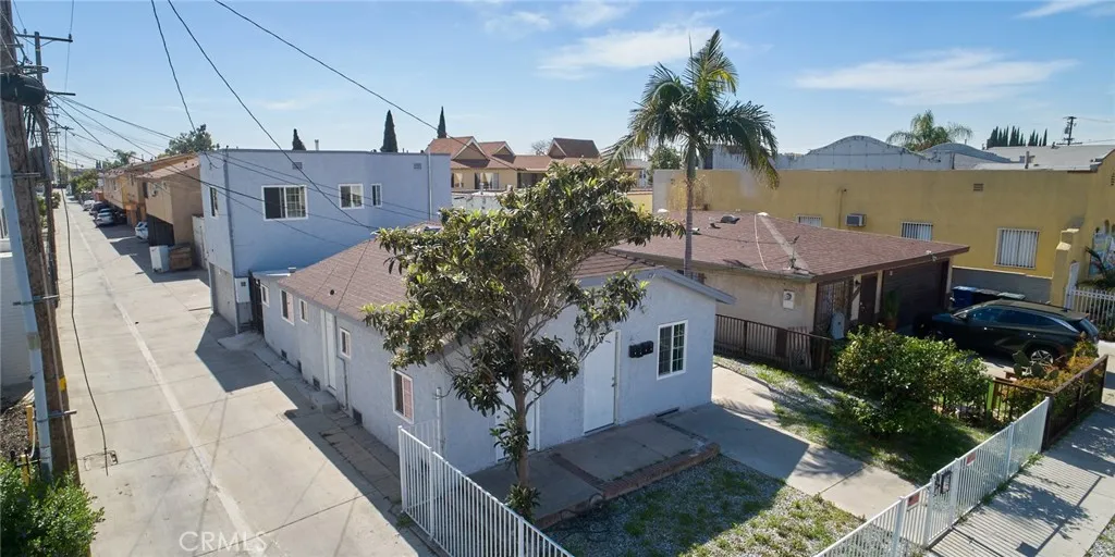 2514 Clarendon Avenue, Huntington Park, California 90255 home-pic-1