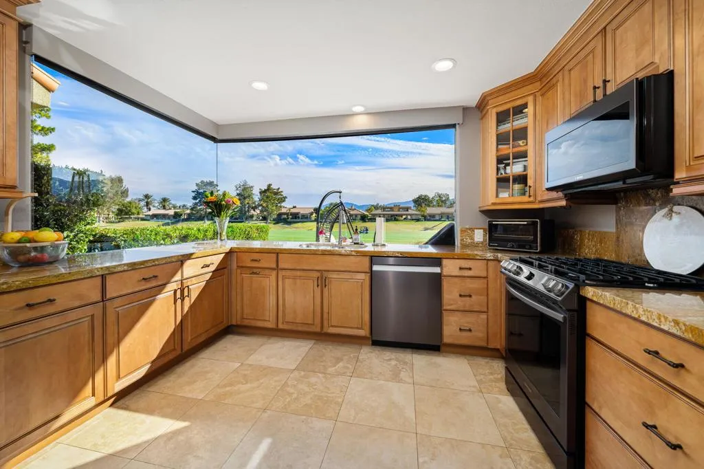 13 Pine Valley Drive, Rancho Mirage, California 92270 home-pic-21