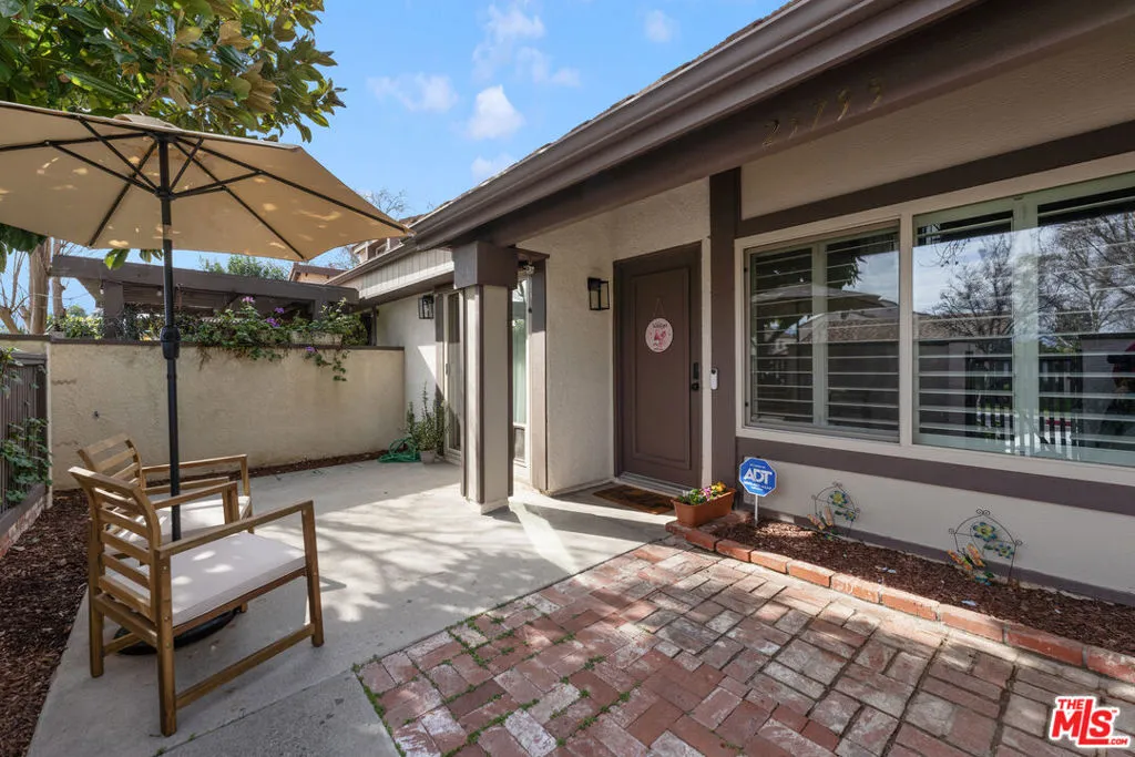 25795 Vista Fairways Drive, Valencia, California 91355 home-pic-1