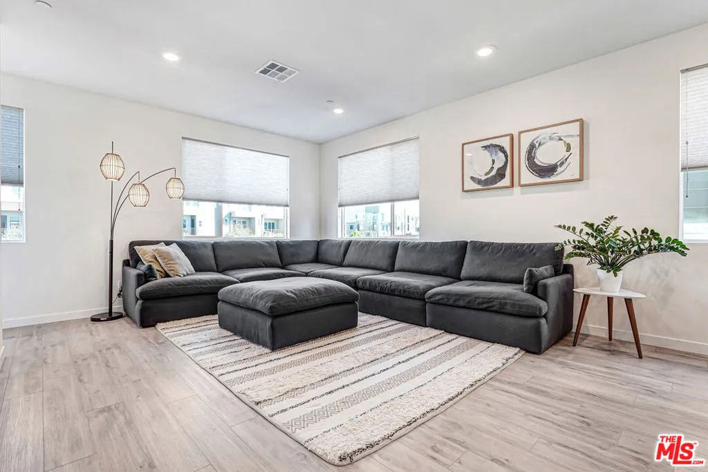27566 Manzanita Way, Valencia, California 91381 home-pic-18