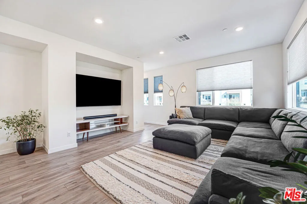 27566 Manzanita Way, Valencia, California 91381 home-pic-19