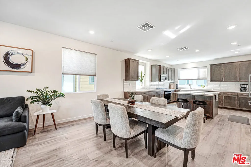 27566 Manzanita Way, Valencia, California 91381 home-pic-16