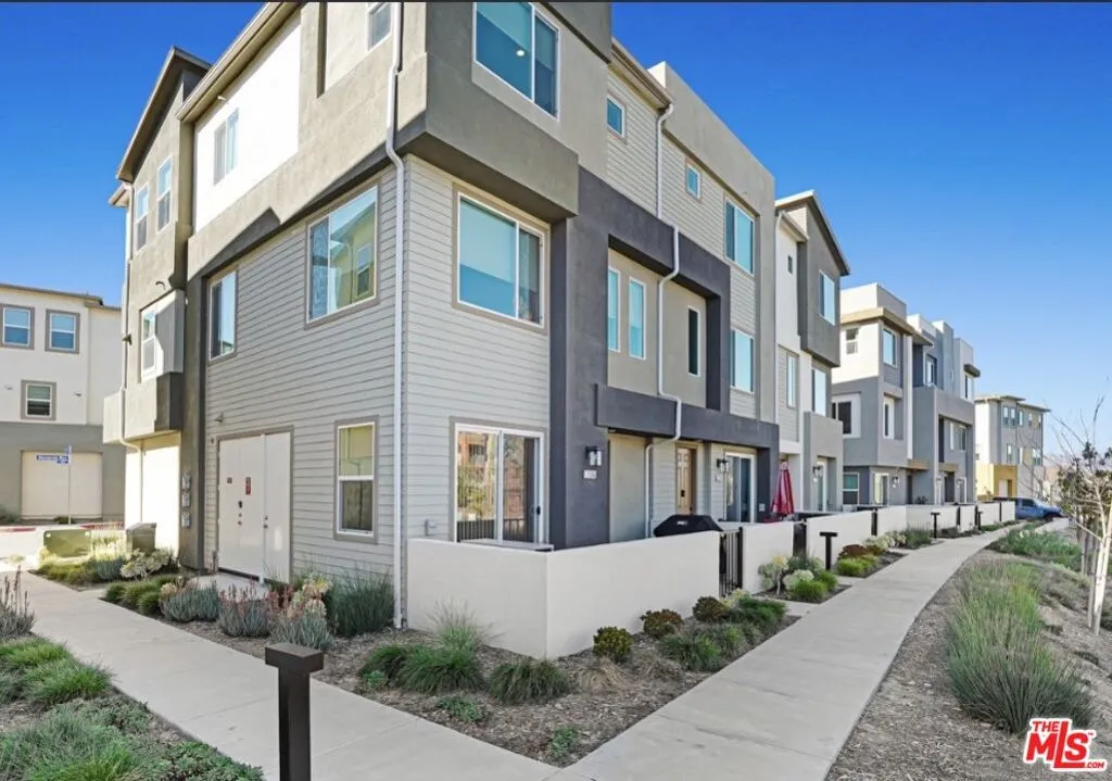 27566 Manzanita Way, Valencia, California 91381 home-pic-2