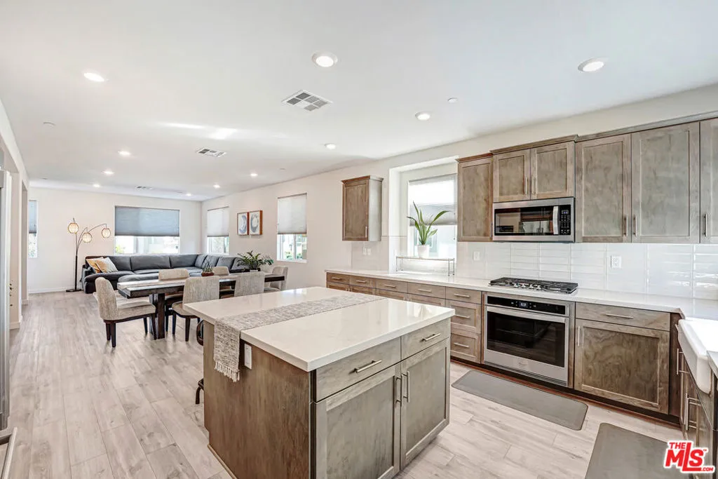 27566 Manzanita Way, Valencia, California 91381 home-pic-13