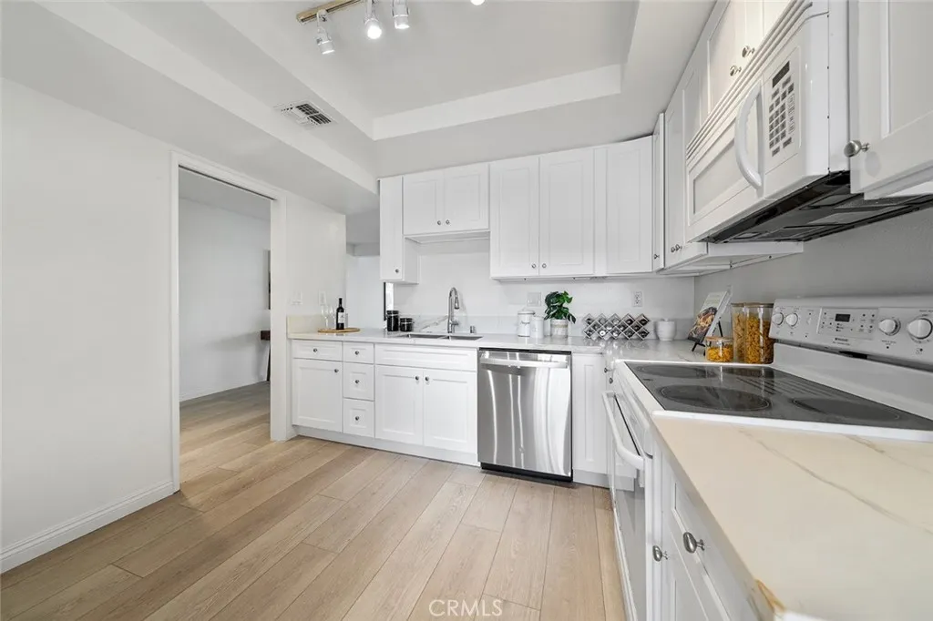 16090 Tortola Circle, Huntington Beach, California 92649 home-pic-14