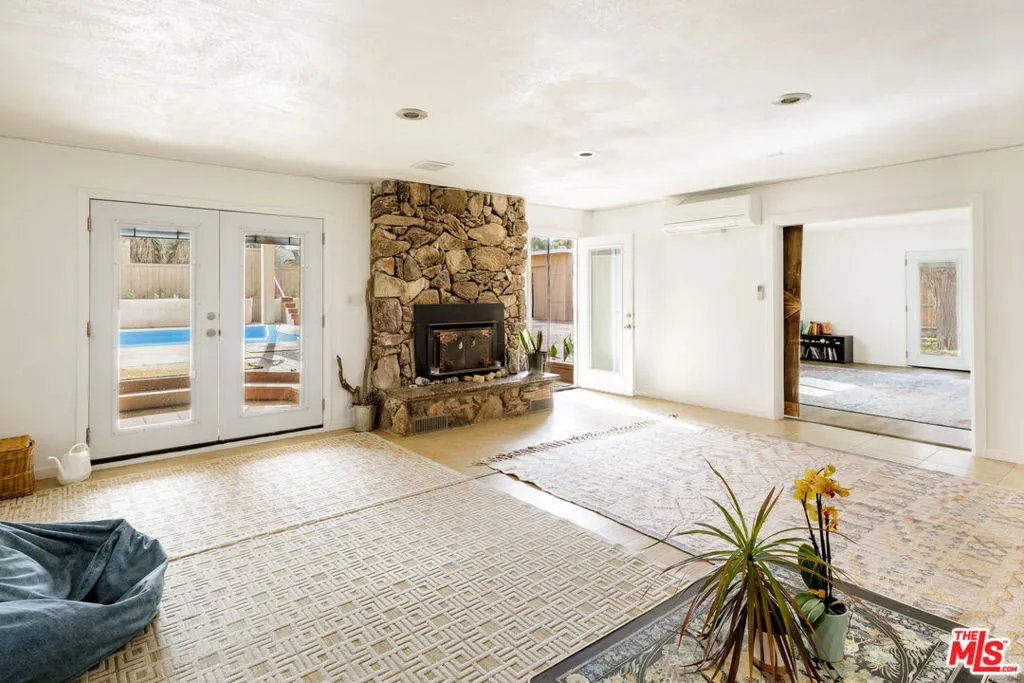 56839 Bonanza Drive, Yucca Valley, California 92284 home-pic-3