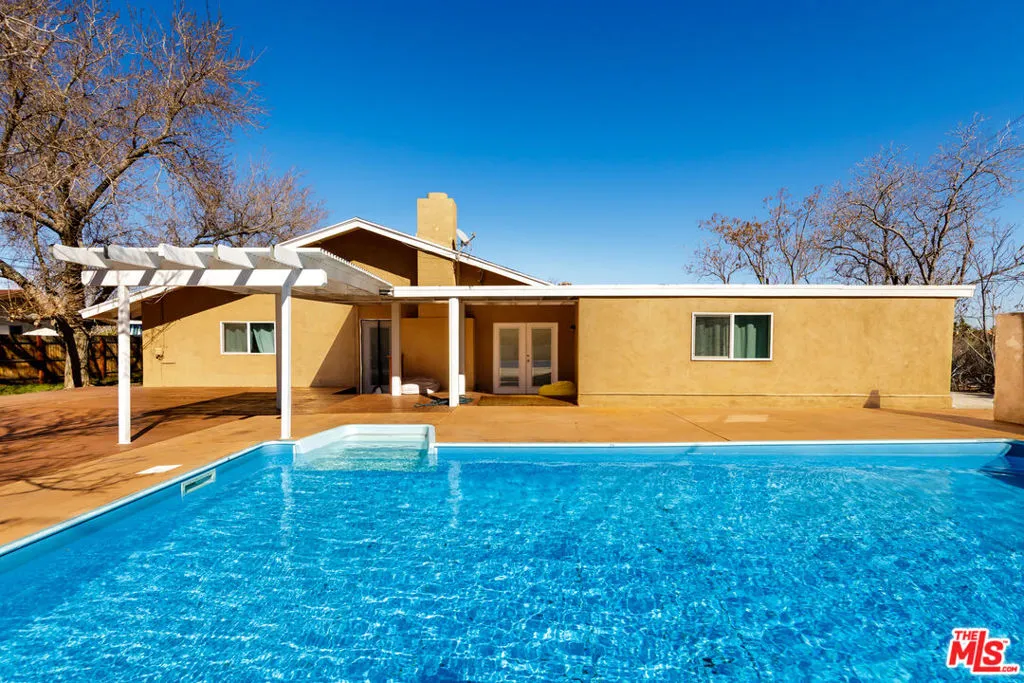 56839 Bonanza Drive, Yucca Valley, California 92284 home-pic-1