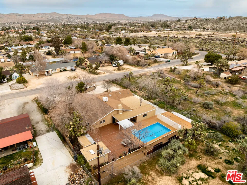 56839 Bonanza Drive, Yucca Valley, California 92284 home-pic-12