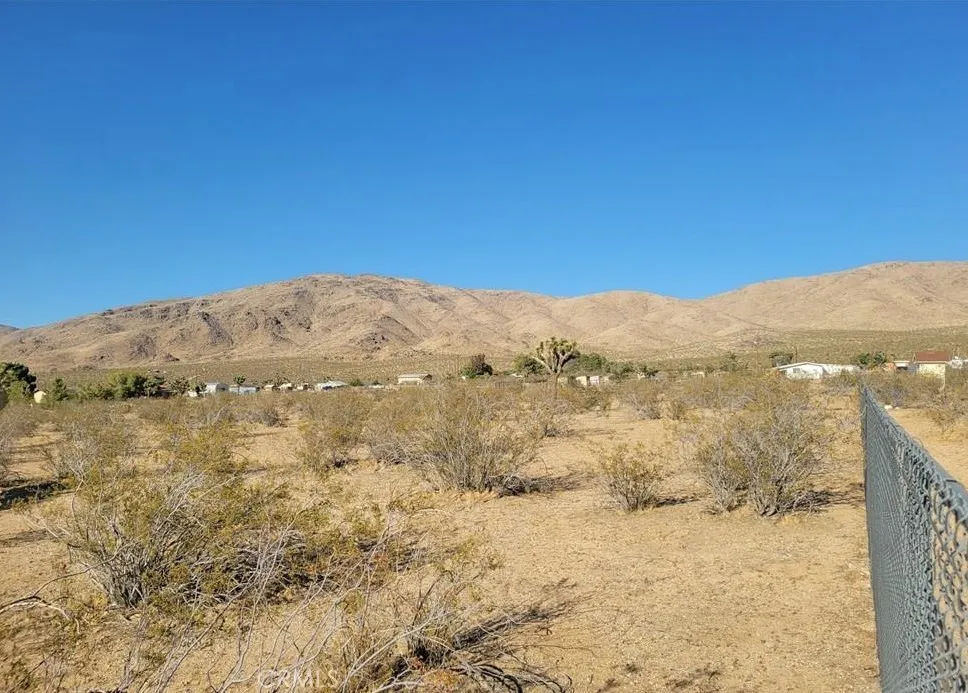 27177 Cahuilla Road, Apple Valley, California 92307 home-pic-27
