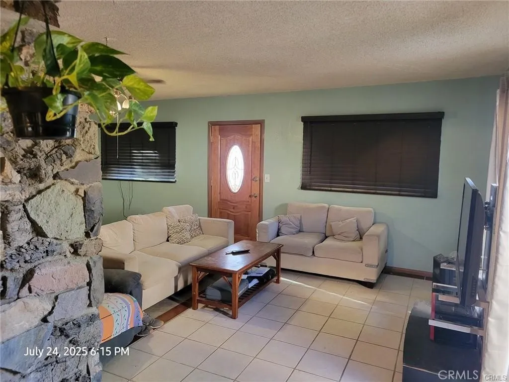 27177 Cahuilla Road, Apple Valley, California 92307 home-pic-7