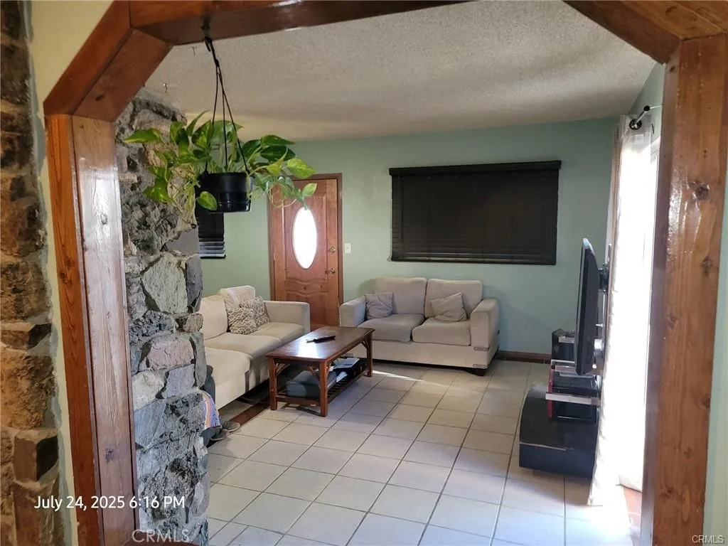 27177 Cahuilla Road, Apple Valley, California 92307 home-pic-8