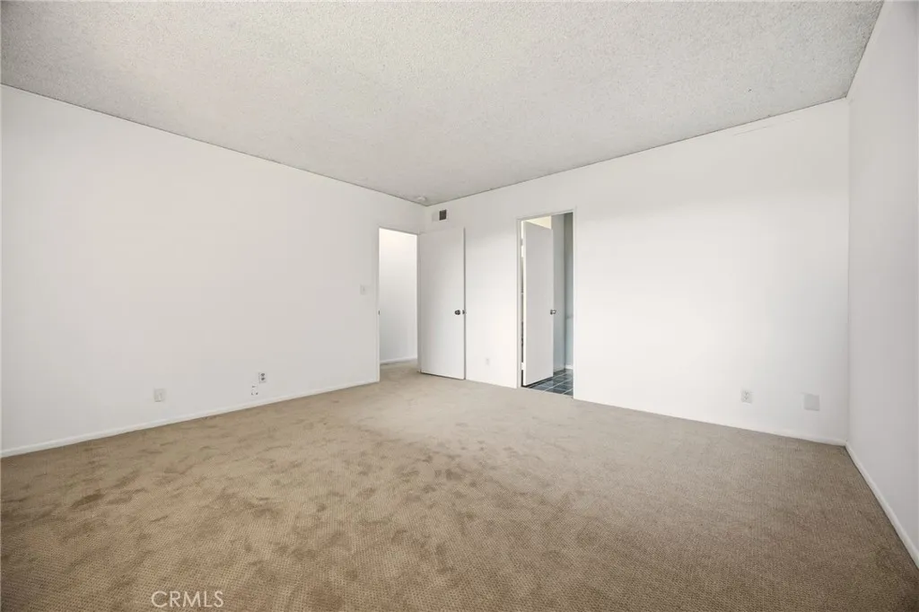 7738 Via Napoli 50, Burbank, California 91504 home-pic-28