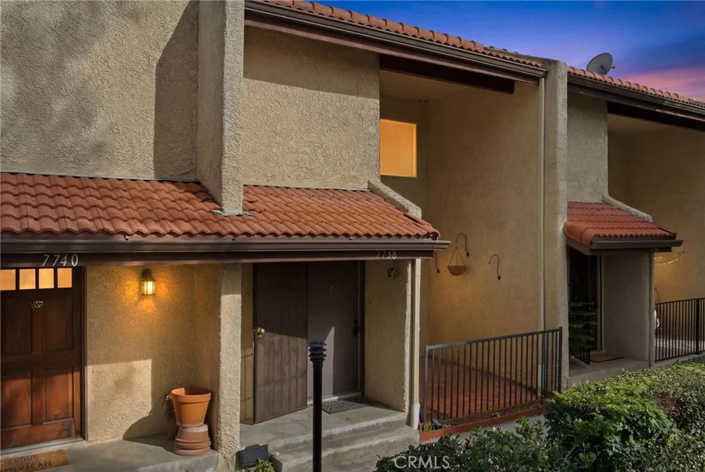 7738 Via Napoli 50, Burbank, California 91504 home-pic-1