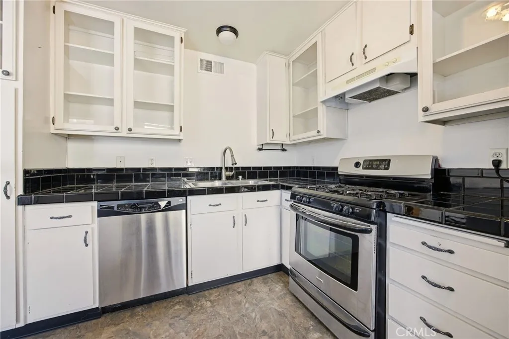 7738 Via Napoli 50, Burbank, California 91504 home-pic-13