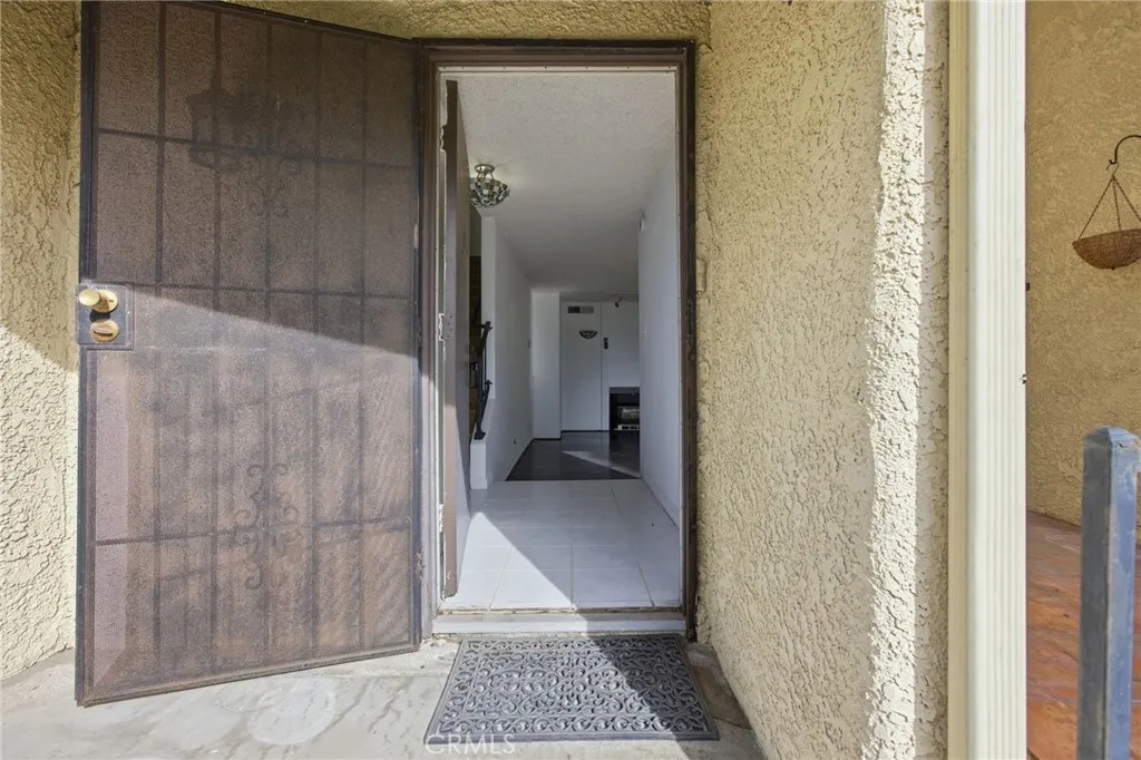 7738 Via Napoli 50, Burbank, California 91504 home-pic-4