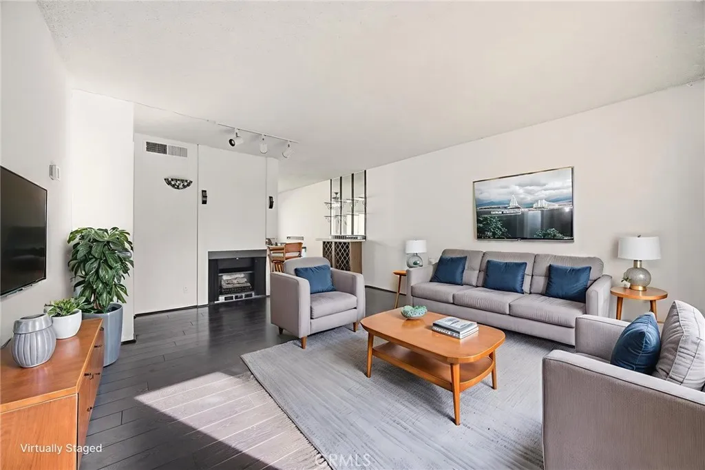 7738 Via Napoli 50, Burbank, California 91504 home-pic-11