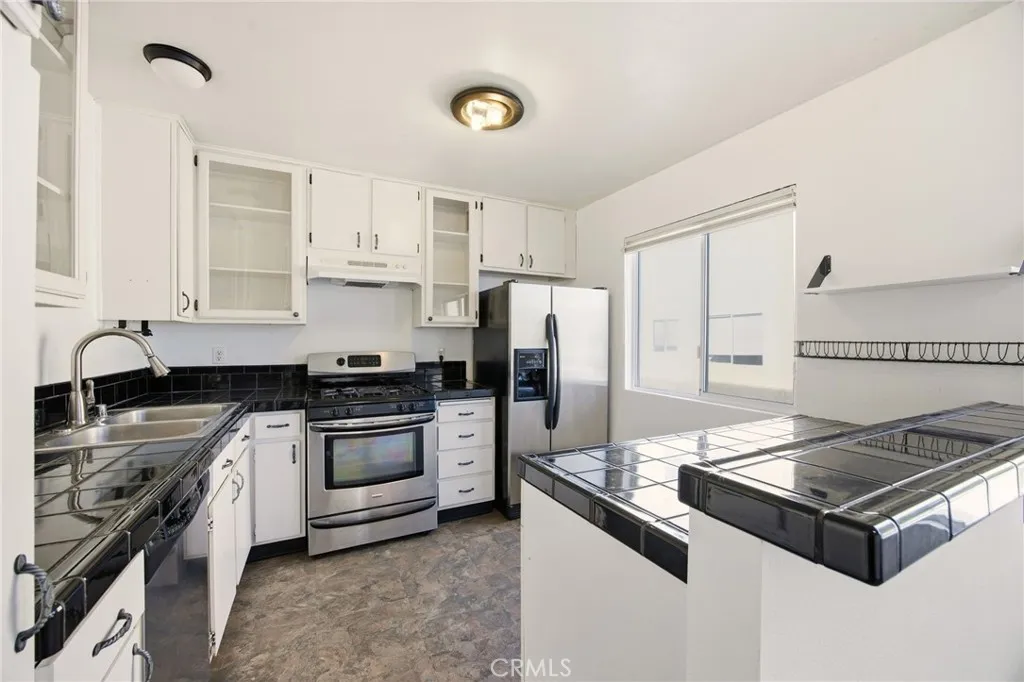 7738 Via Napoli 50, Burbank, California 91504 home-pic-12