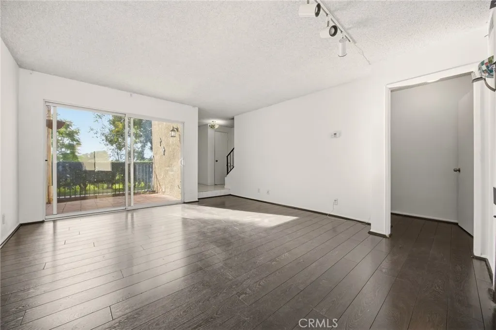 7738 Via Napoli 50, Burbank, California 91504 home-pic-18