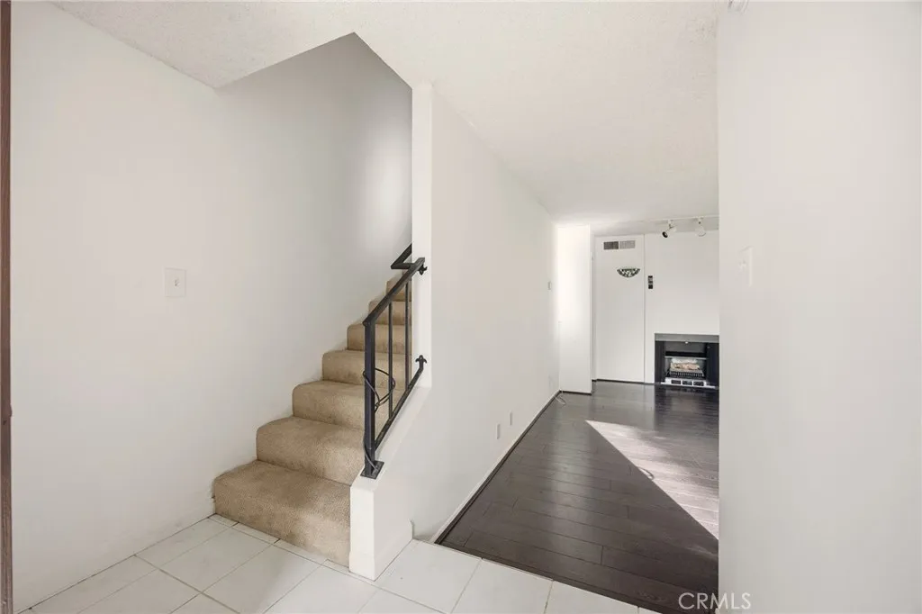 7738 Via Napoli 50, Burbank, California 91504 home-pic-22