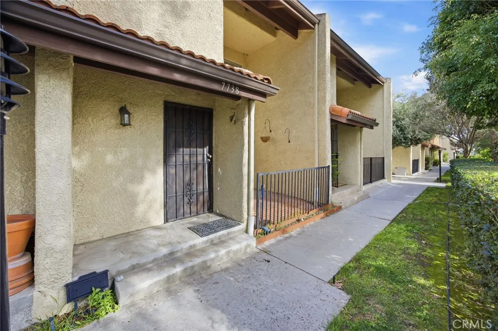7738 Via Napoli 50, Burbank, California 91504 home-pic-3