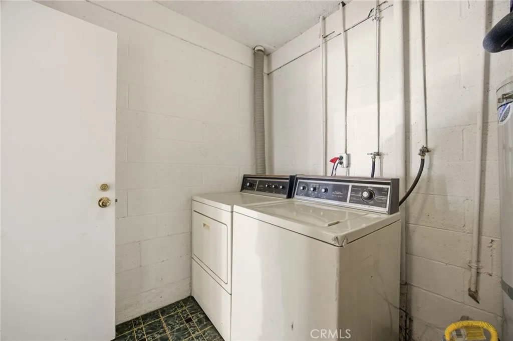 7738 Via Napoli 50, Burbank, California 91504 home-pic-36