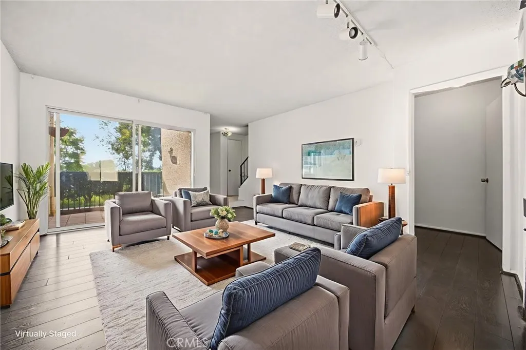 7738 Via Napoli 50, Burbank, California 91504 home-pic-7