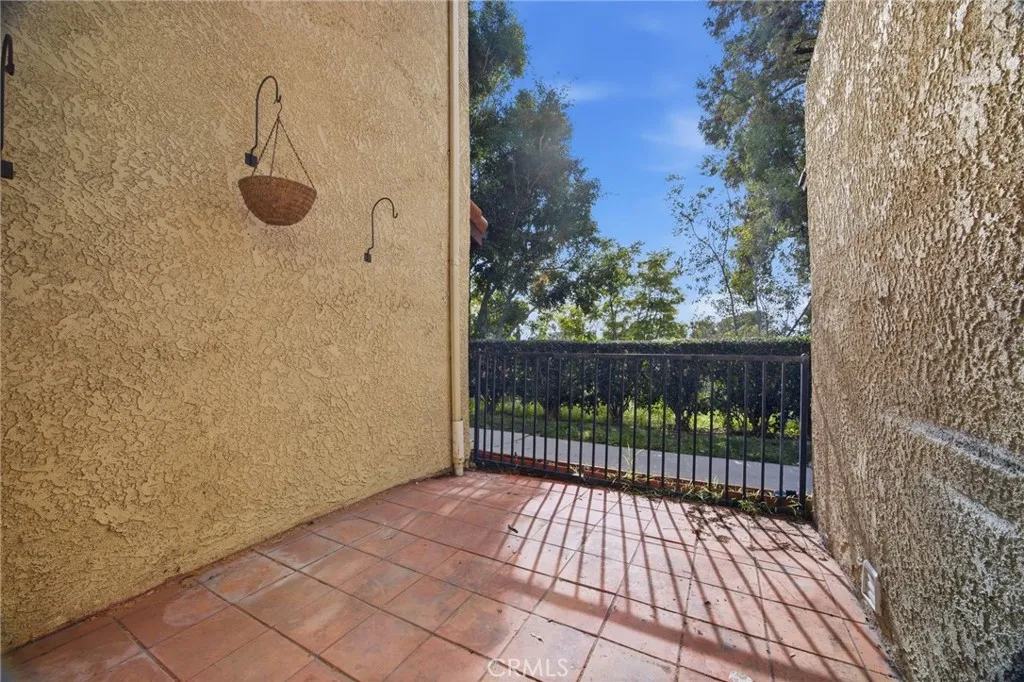 7738 Via Napoli 50, Burbank, California 91504 home-pic-19