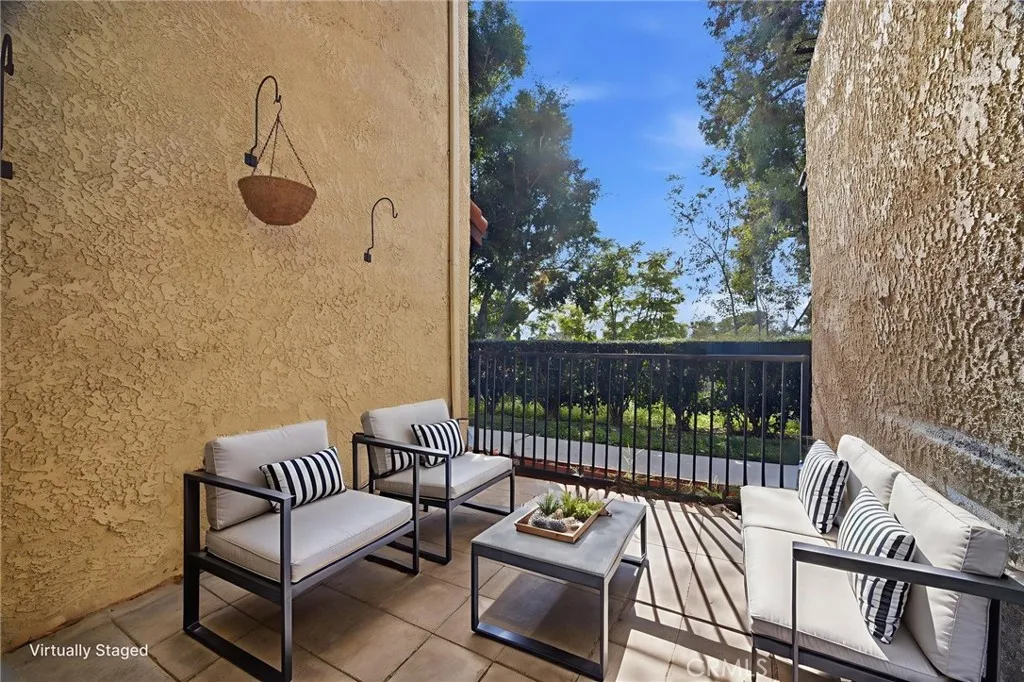 7738 Via Napoli 50, Burbank, California 91504 home-pic-20