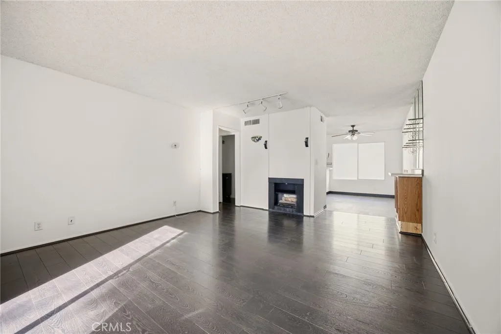7738 Via Napoli 50, Burbank, California 91504 home-pic-10