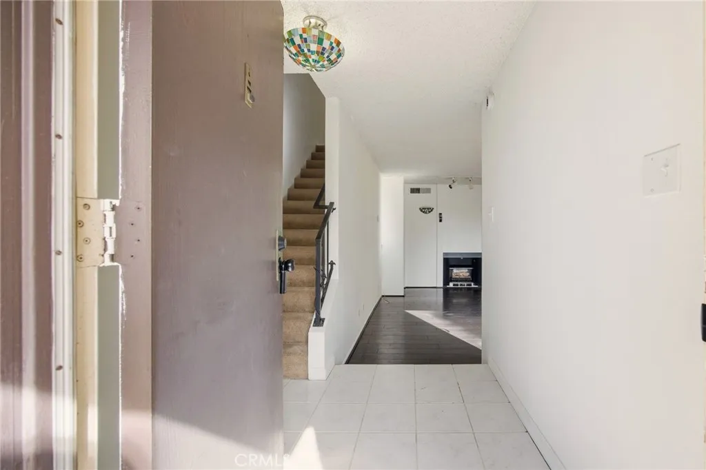7738 Via Napoli 50, Burbank, California 91504 home-pic-5