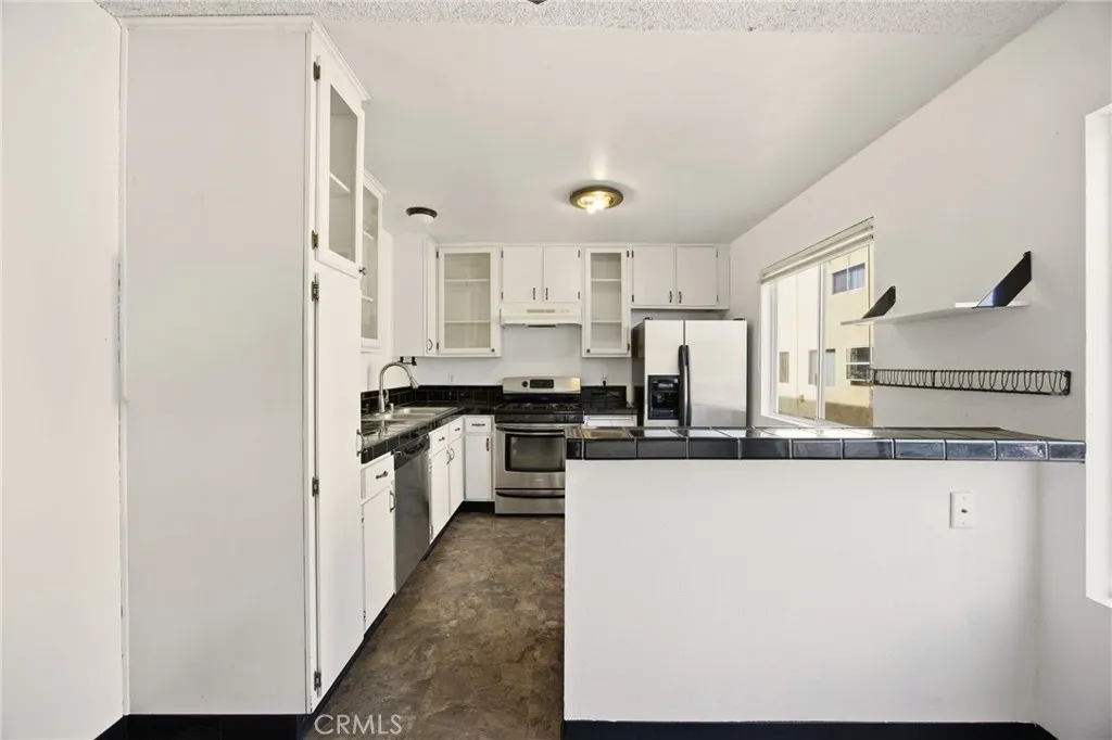 7738 Via Napoli 50, Burbank, California 91504 home-pic-14