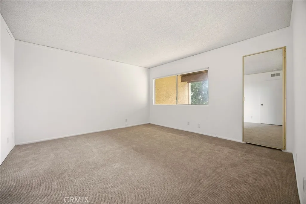 7738 Via Napoli 50, Burbank, California 91504 home-pic-25