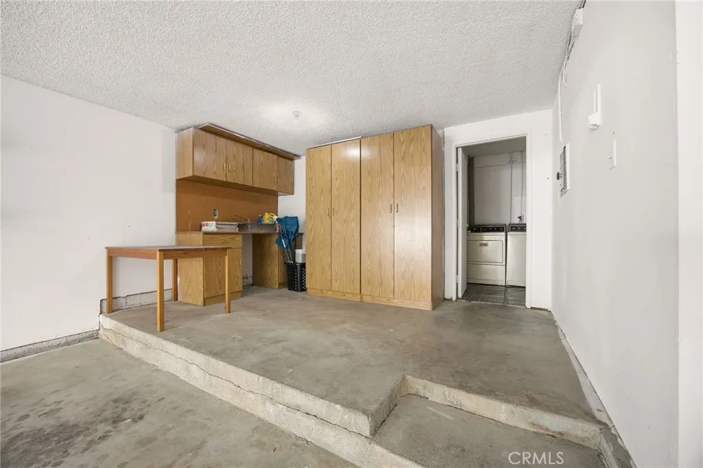 7738 Via Napoli 50, Burbank, California 91504 home-pic-33