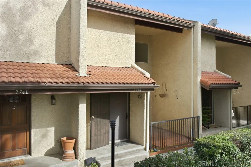 7738 Via Napoli 50, Burbank, California 91504 home-pic-2