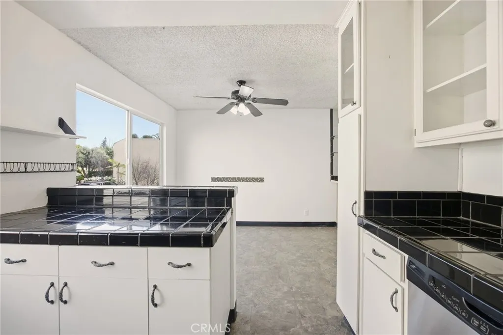 7738 Via Napoli 50, Burbank, California 91504 home-pic-15