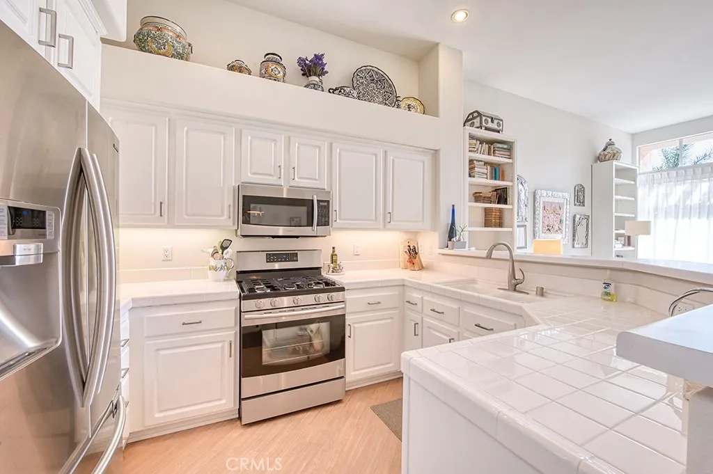 1204 Solvay Aisle, Irvine, California 92606 home-pic-3