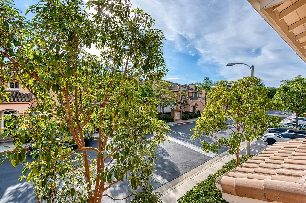 1204 Solvay Aisle, Irvine, California 92606 home-pic-18