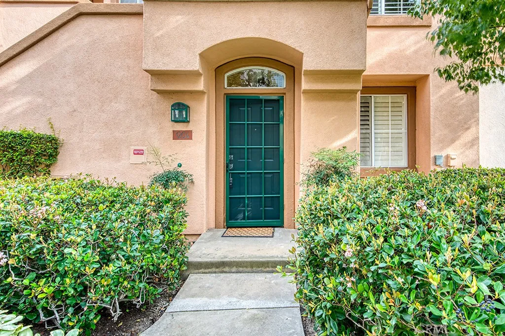 1204 Solvay Aisle, Irvine, California 92606 home-pic-19