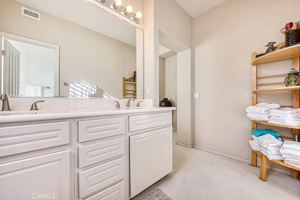1204 Solvay Aisle, Irvine, California 92606 home-pic-12