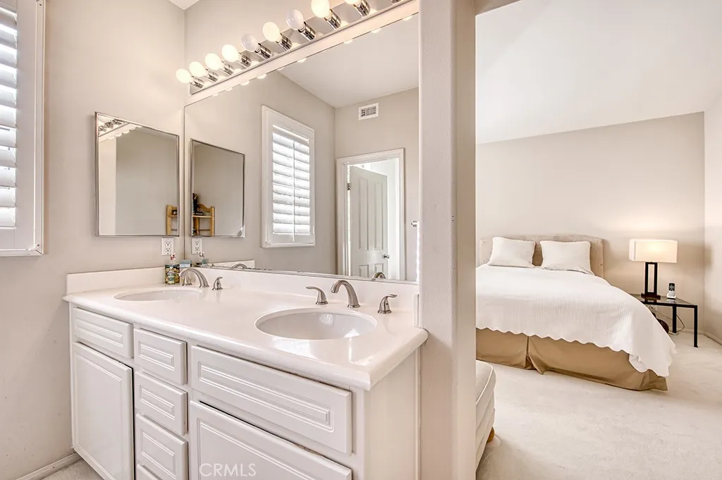 1204 Solvay Aisle, Irvine, California 92606 home-pic-11