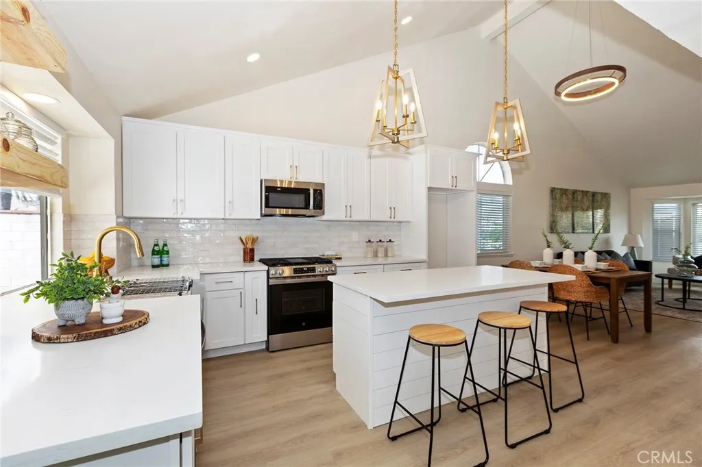 1181 W Banyon, Rialto, California 92377 home-pic-7
